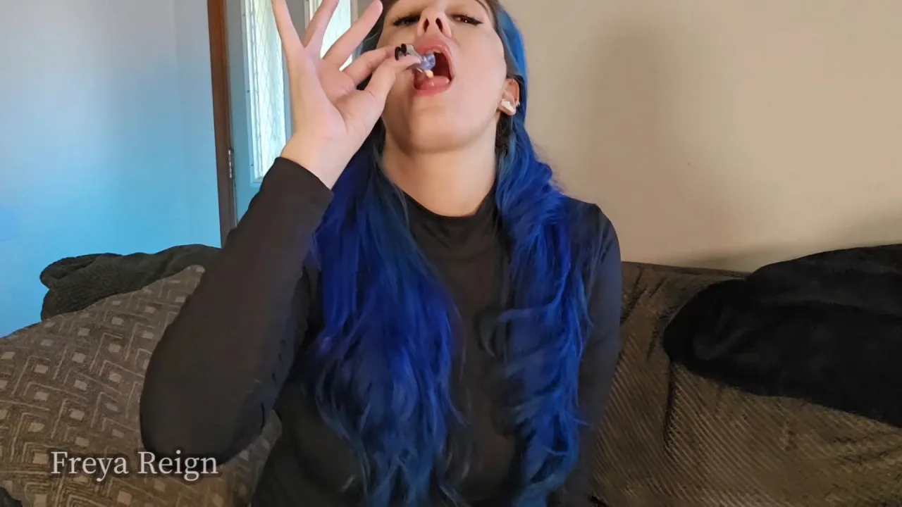 Freya Reign – Girlfriend Eats All The Halloween Candy Before Eating You