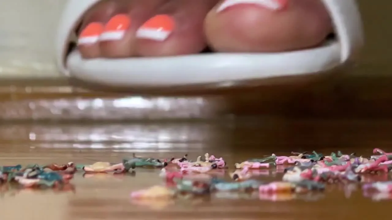 Pink foxx  – Giantess in Heels Smashes Little People