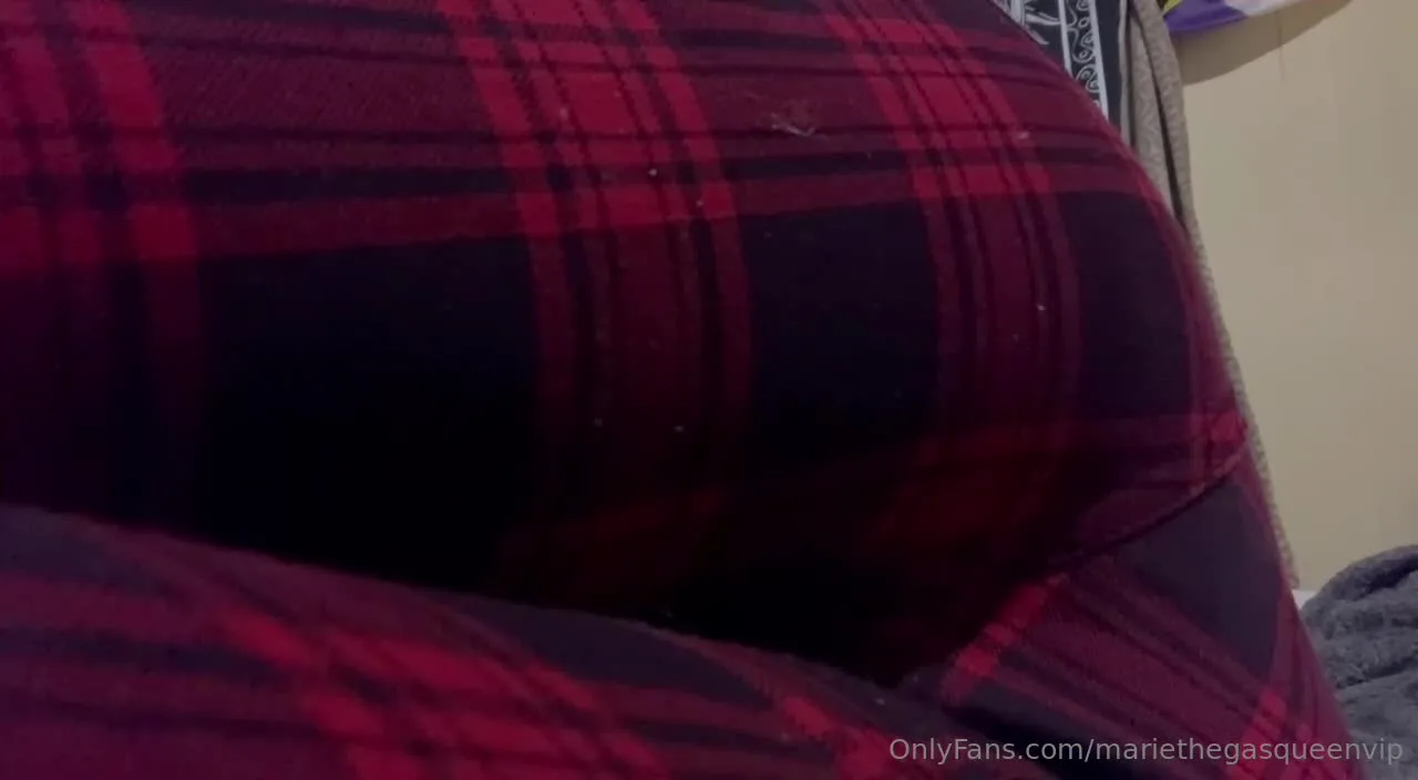 Mariethegasqueen – Giantess Pov  Youre Small And I Dont Know Youre There, Im Super Gassy
