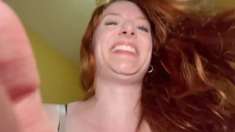 Evelyn Jade – Nice giantess rescues you