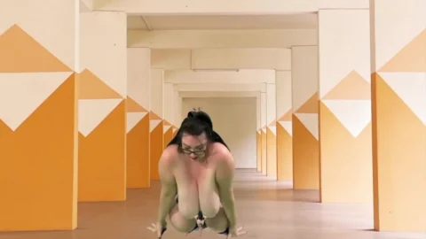 Cute Jayne – Giantess Shrinks her Clone