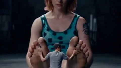 Giantess Nami – and the tiny foot slave