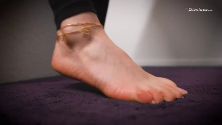 Giantess Ella – Gentle Giantess Stepsister