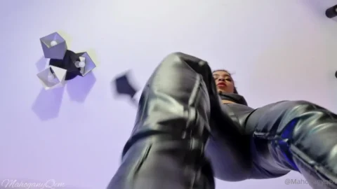 MahoganyQen – Tiny Bug, Better Becarefull If You Wish To Get Closer To Your Giantess Goddess