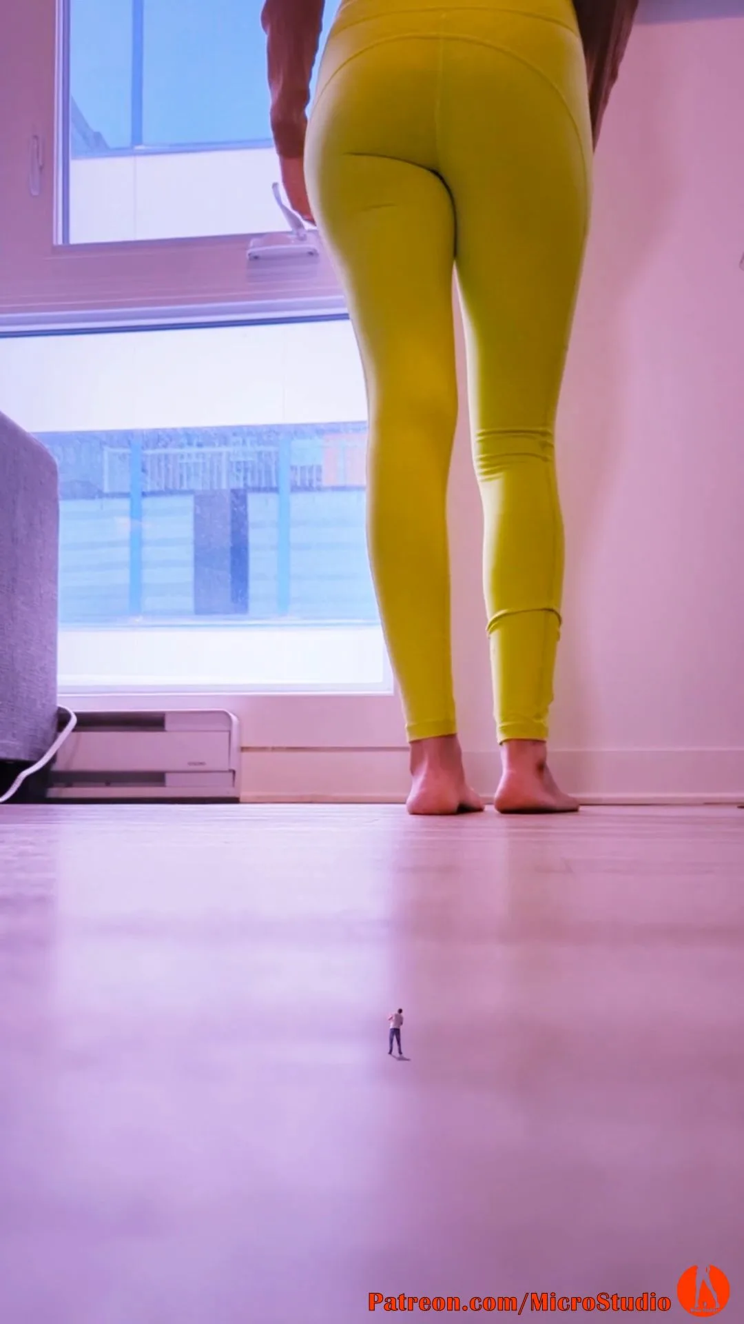MicroStudio – Giantess Cousins footsteps