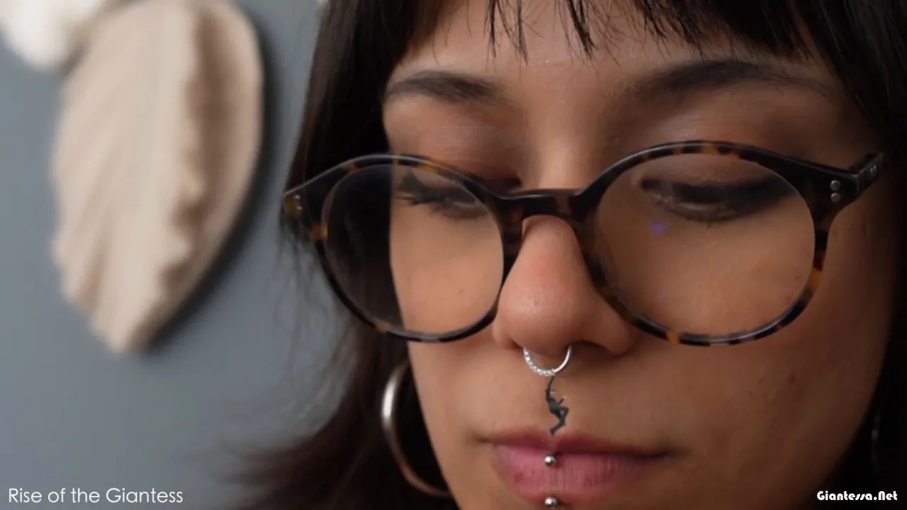 Rise Of The Giantess – Introducing Giantess Cris 4K