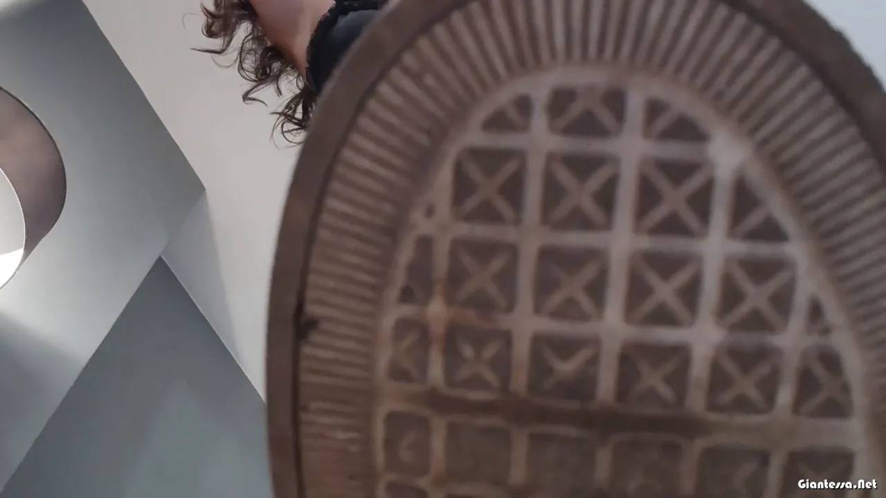 Maxima – Giantess s sneakers worship