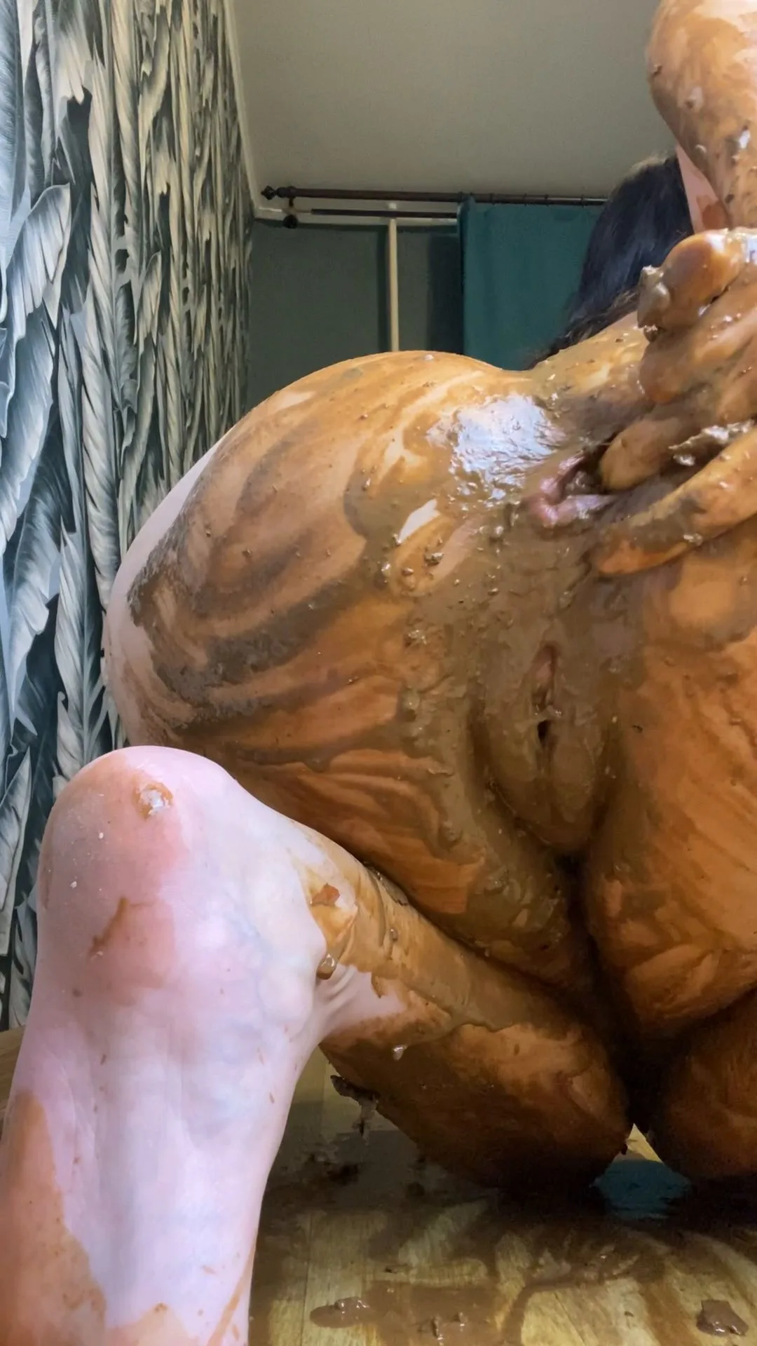 p00girl – pour diarrhea from the bag onto the body and face