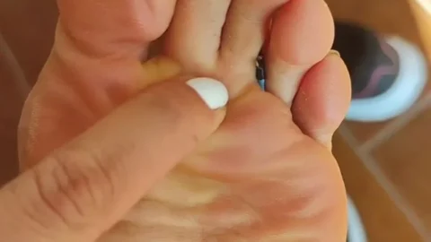 AtomicToez – Tiny in the gym shoe