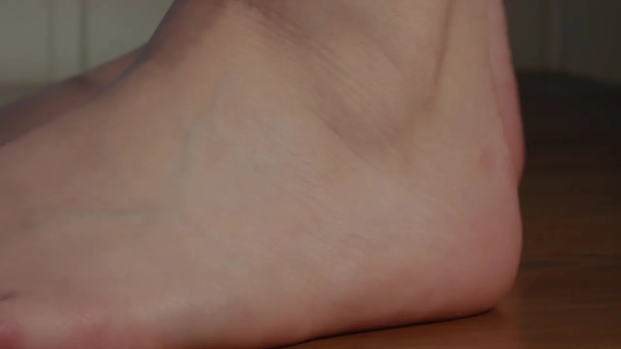 Giantess Alina – Ultra Micro squeeze VFX SFX