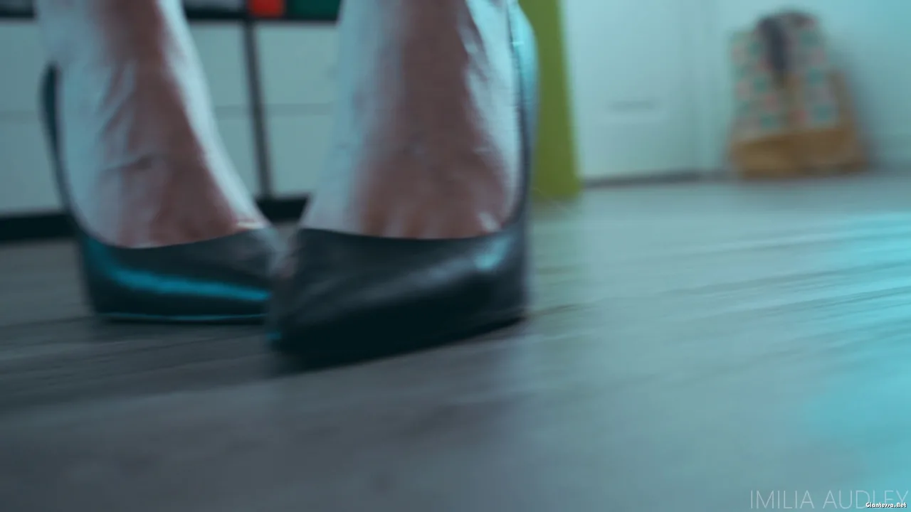 Imilia Audley – Thief Gets Shrunken and Hunted By High Heeled Giantess Version 2