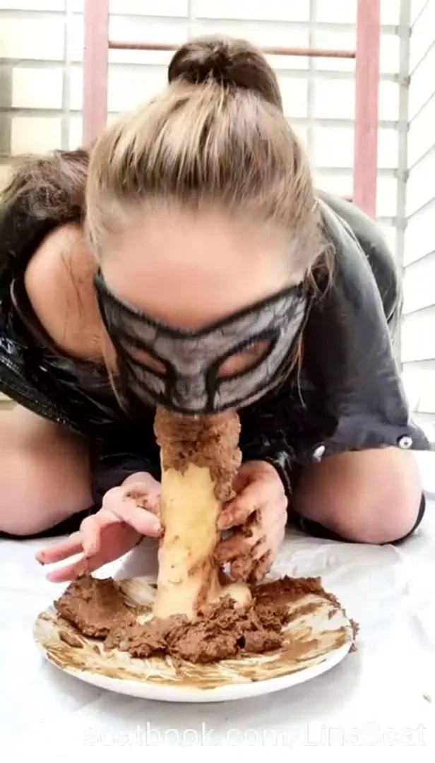 Scat Lina – Slave eats Masters shit on the balcony