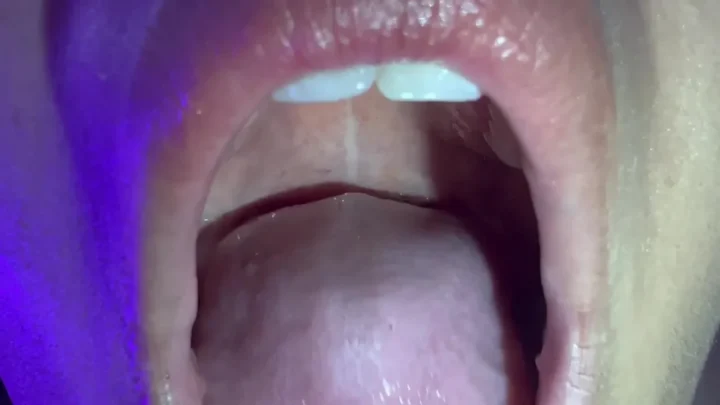 Colombianbigass – Giantess Let Me Explore Mouth Valentine