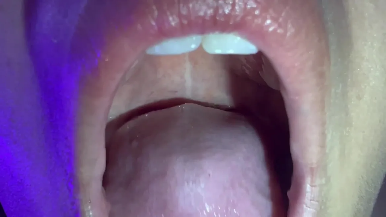 Colombianbigass – Giantess Let Me Explore Mouth Valentine