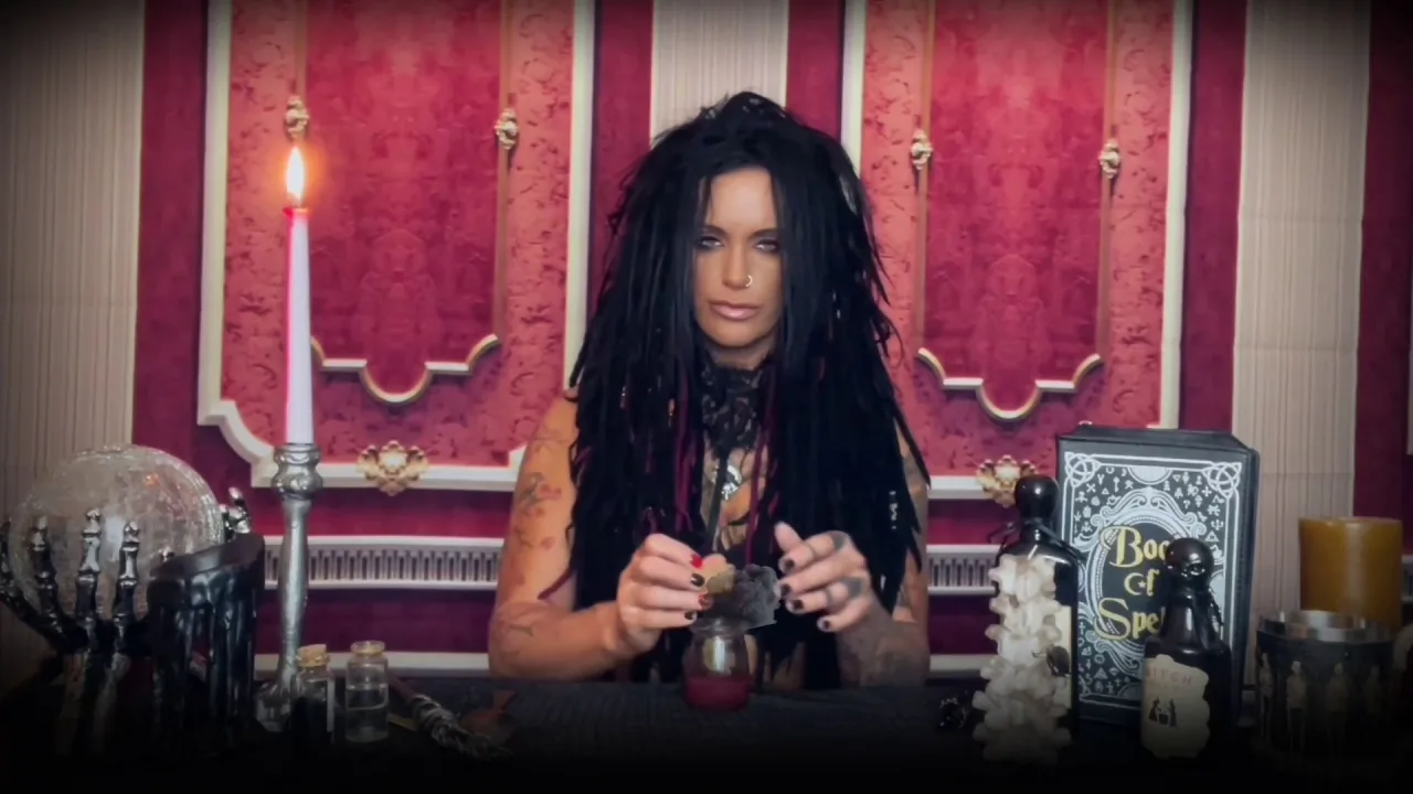 MistressRavenFD – Giantess Witch Raven Casts a Spell