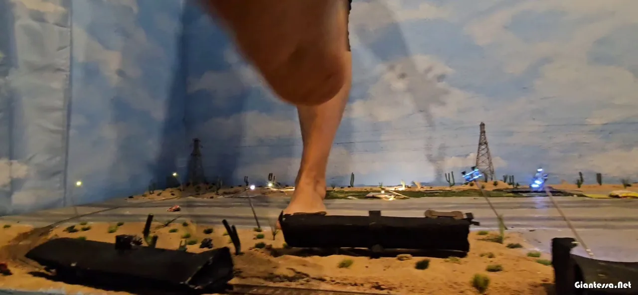 Strength GTS Dioramas – Giantess Diana The 484FT