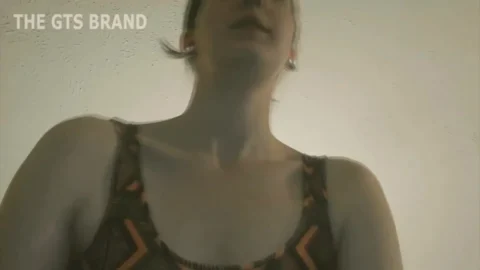 Giantess Vs. The Tiny Army