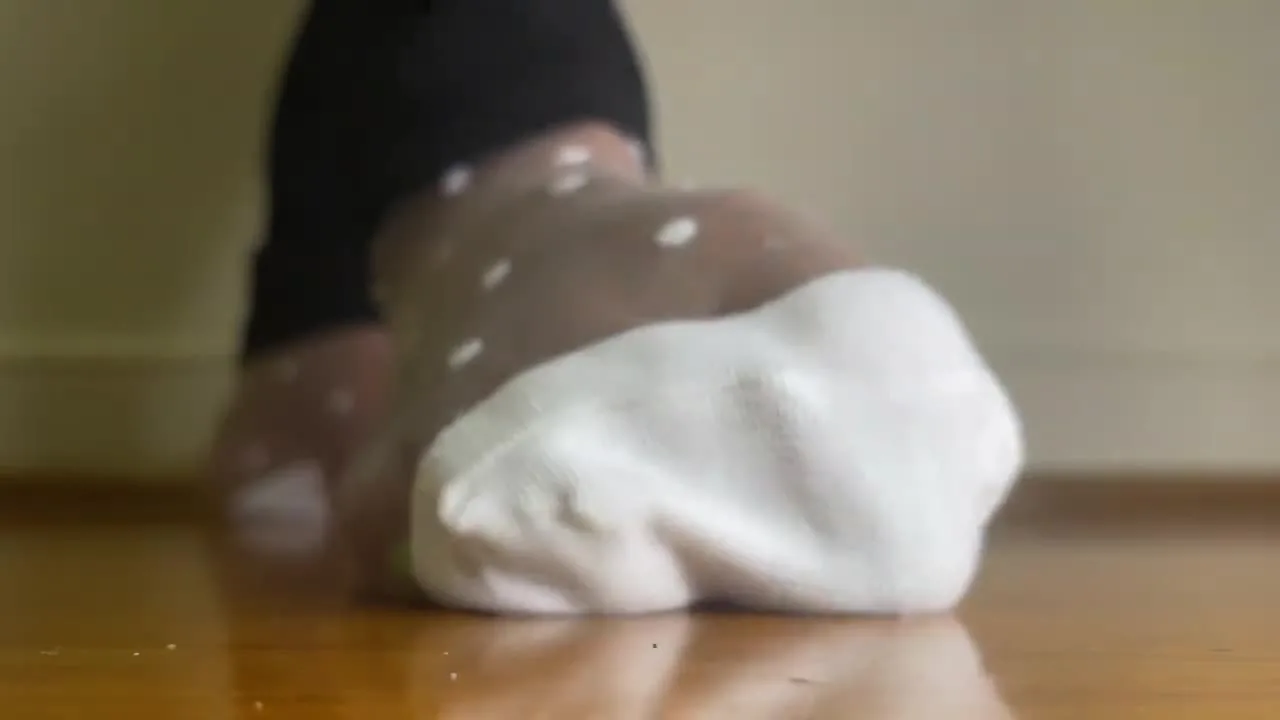 Pink Foxx – Giantess Nylons POV