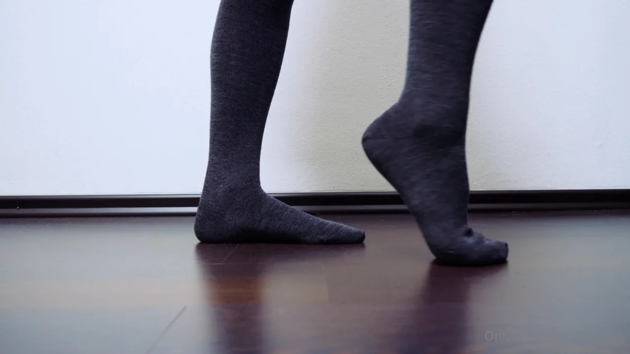 Giantess Ella – Ella Admirer Sock Crush