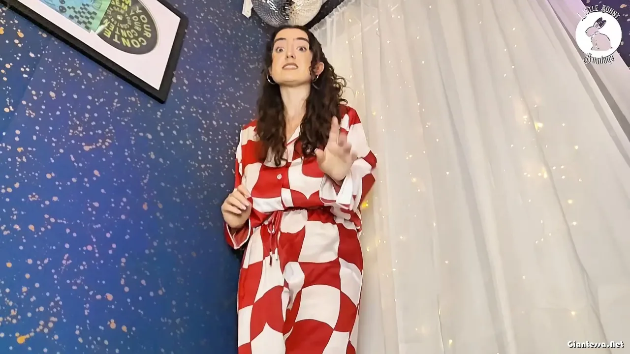 LittleBunnyB – Giantess VS Dust Bunnies