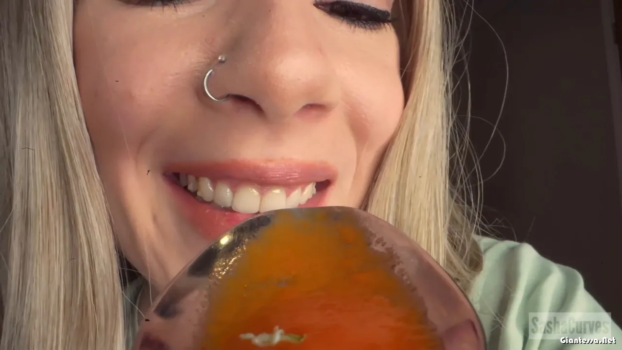 Sasha Curves – 101 Ways To Eat Your Shrunken Step Brother