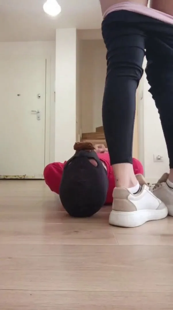 Turkish Scat Slave – Brunette mistress feeding her toilet slave