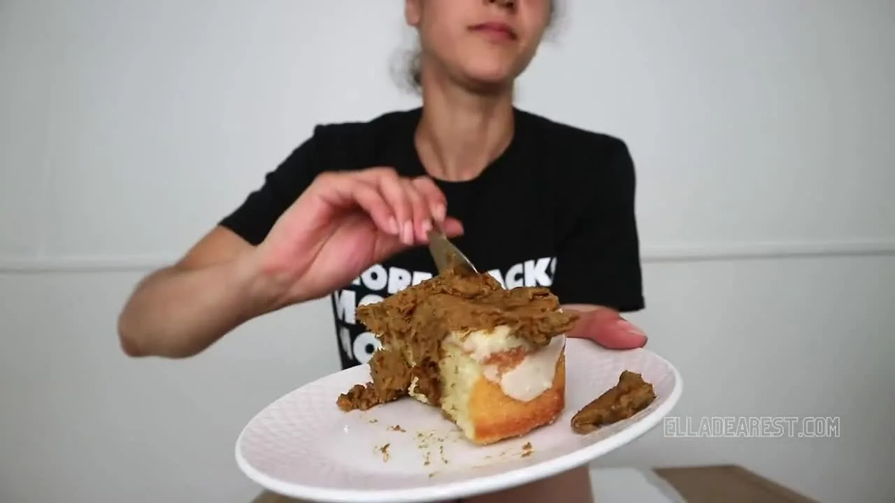 Ella Dearest – Scatbook VEGAN LEMON CAKE