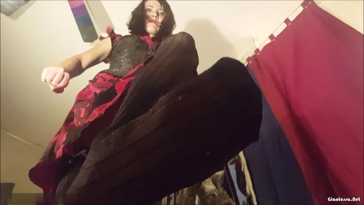 Worldwide Models – Jaina the tall real life giantess crushes you POV