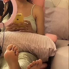 Giantess EditZ – Foot Worship During Tik Tok Stream Sfx Part 1