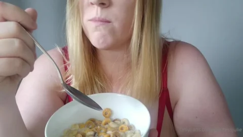 Julie Bliss – Love Finding Tinies Swimming With My Cereal Watch What Happens