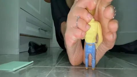 Troublefeetxoxo – Dirty Feet And Lil Man Oh How You Wish You Were This Tiny