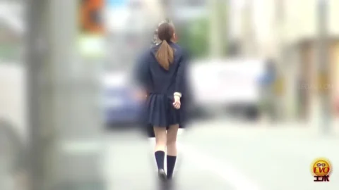 [EE-753] Extremely fast dash to the toilet! Girls rushing through the streets to take a poop. The urge to defecate is unbearable! P5