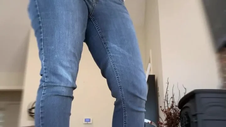 Larger Than Life – Giantess Crushes Peeping Tom