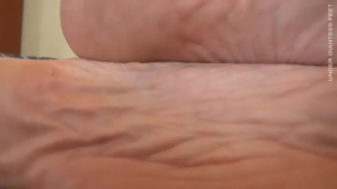 Under Giantess Feet – Crushed Under Giantess Mother SFX