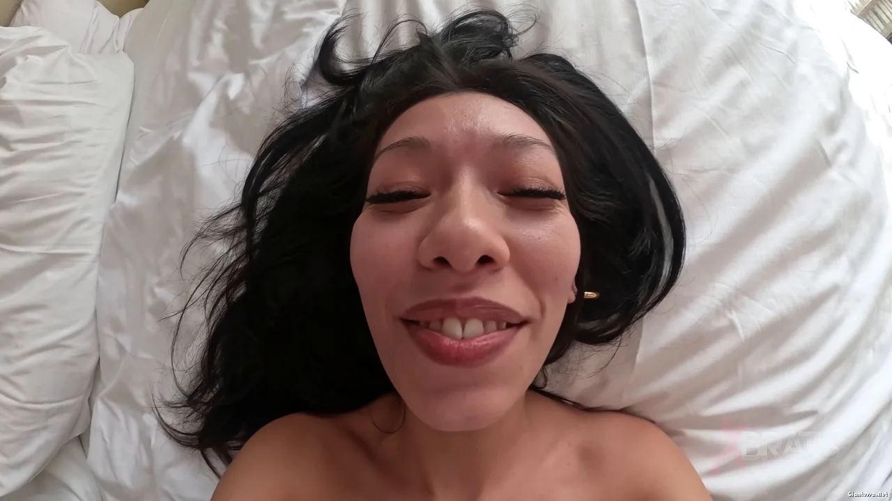 Bratty Foot Girls – Miss Mia Tiny The Next Morning