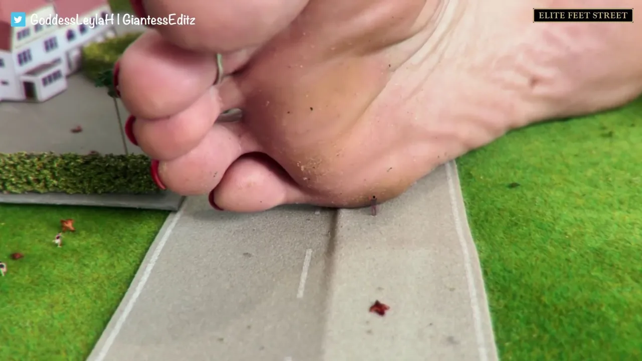 Giantess EditZ – Giantess Attack of the 50 foot woman