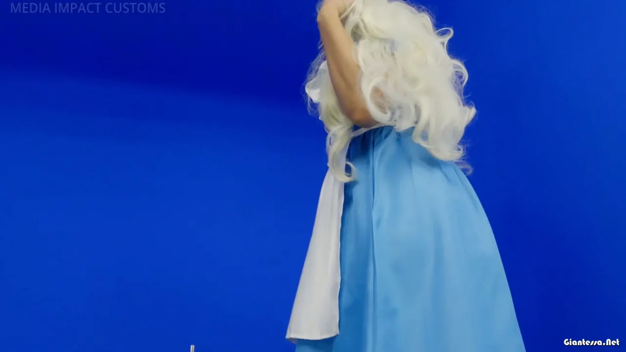 Media Impact Customs – Alice In Pleasureland Sahrye Growth Cosplay Giantess attacks city