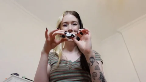 Lucyy Avery – Giantess driving test