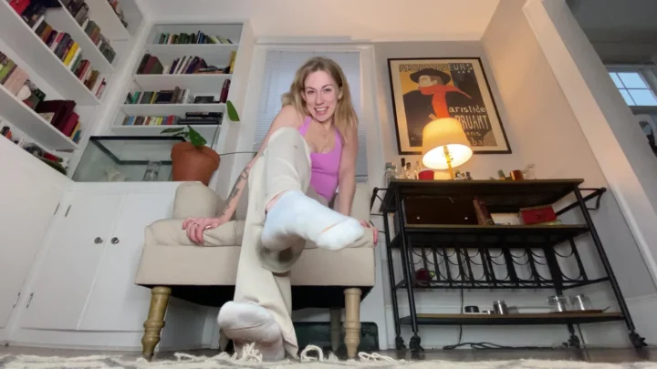 The Sensitive Spot – Giantess Stellas feet