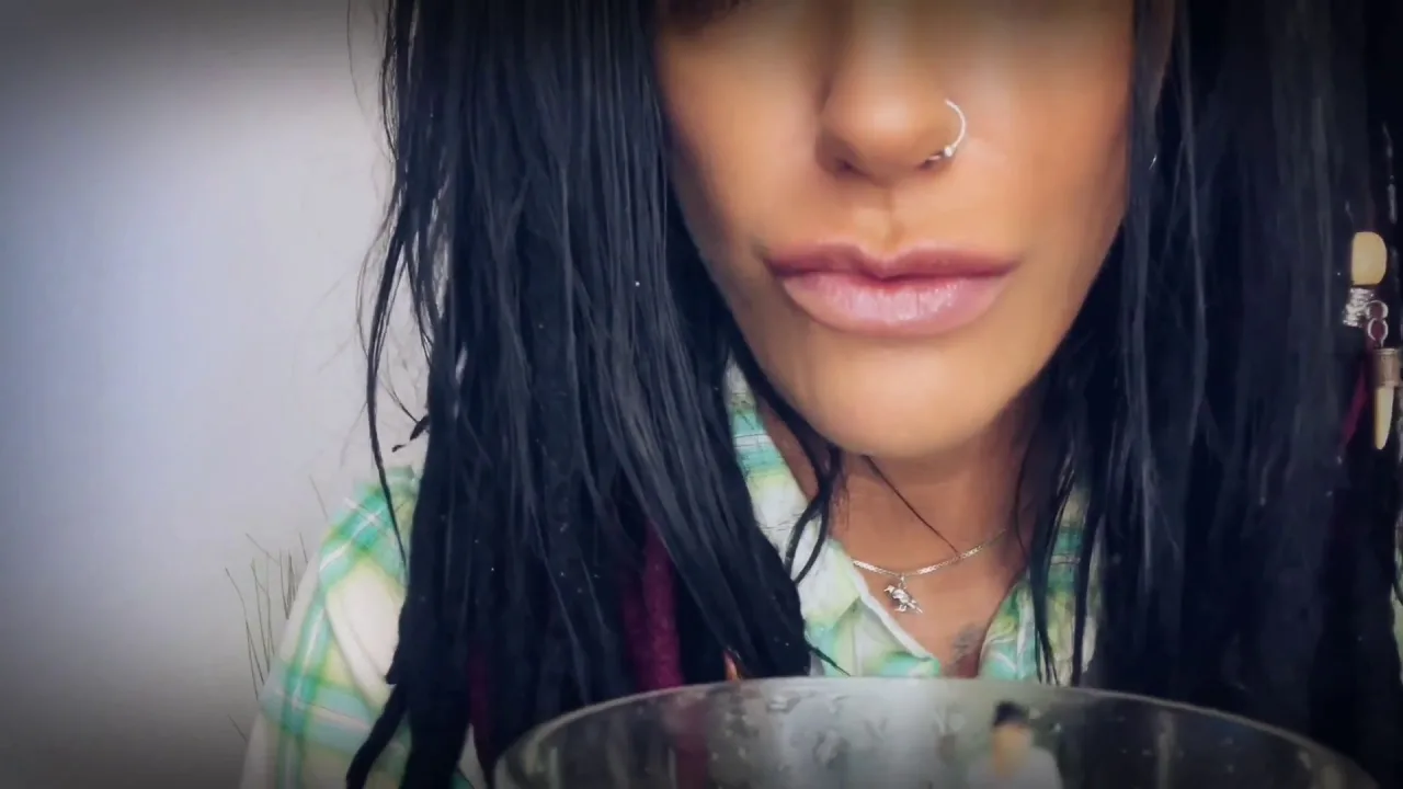 MistressRavenFD – Giantess Raven burps on tiny man