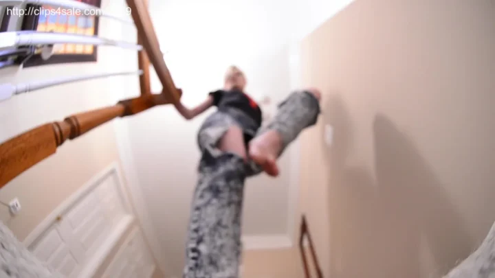 Amateur soles giantess and footjobs – Punk Girl Returns!