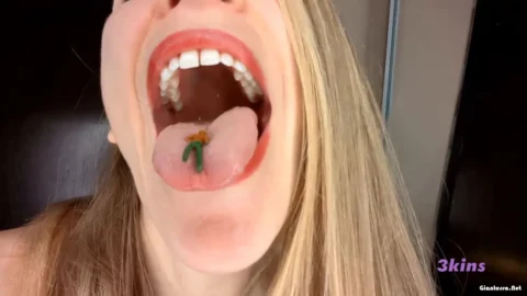 The3kins – Giantess Plays With Her Food