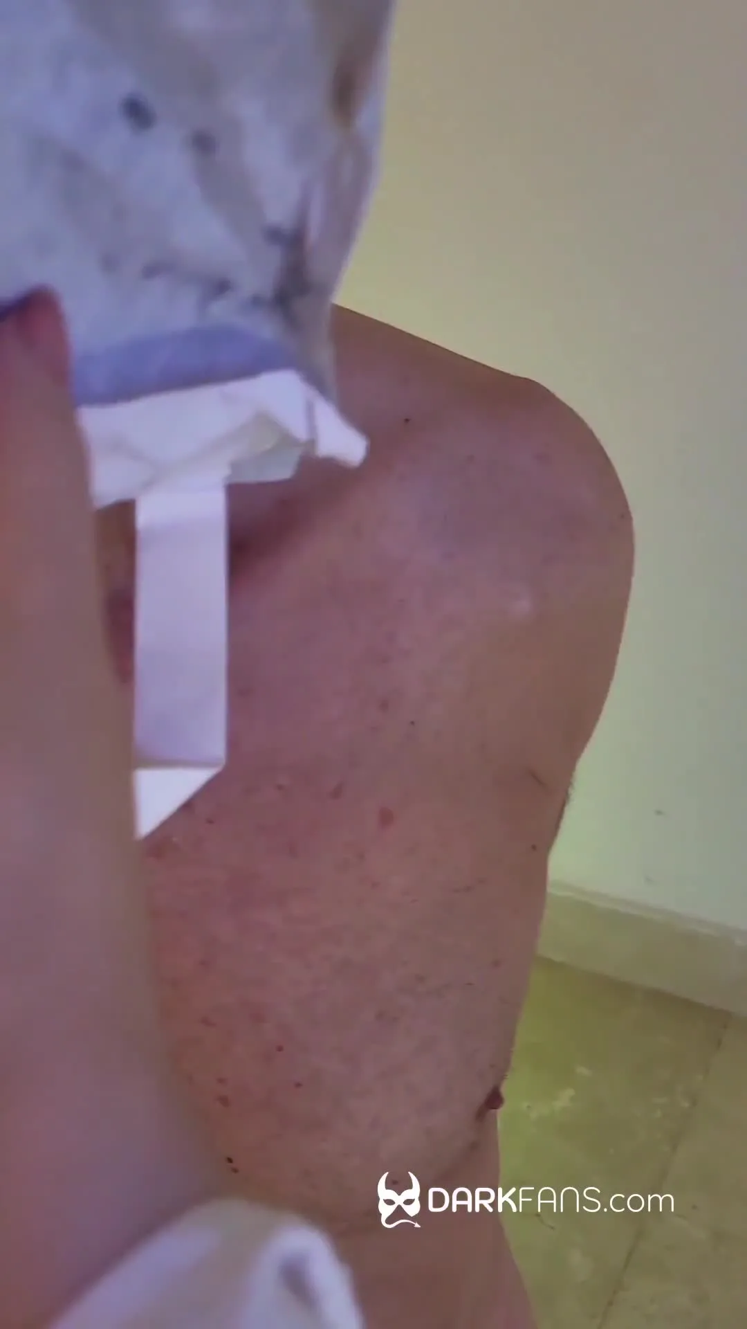 Domina Marbella – Humiliation. Riendome y escupiendo a la bolsa de basura