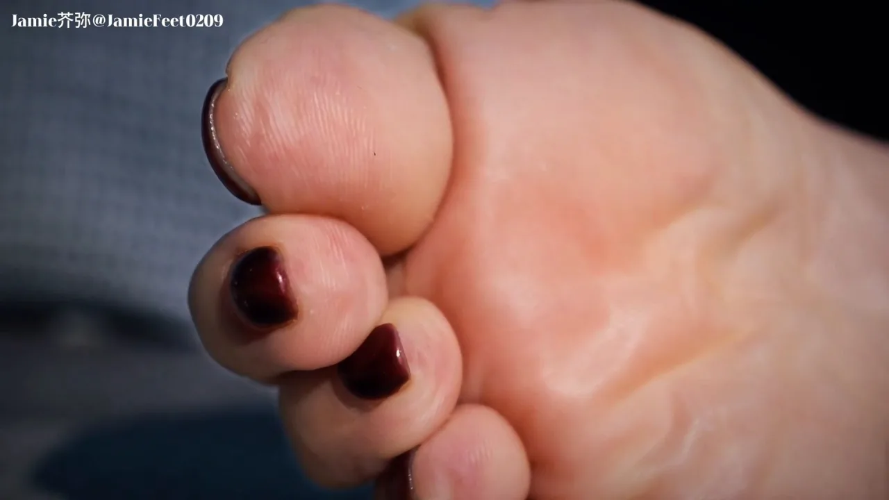 Jamie Feet – Unaware squish Between Jamies Toes