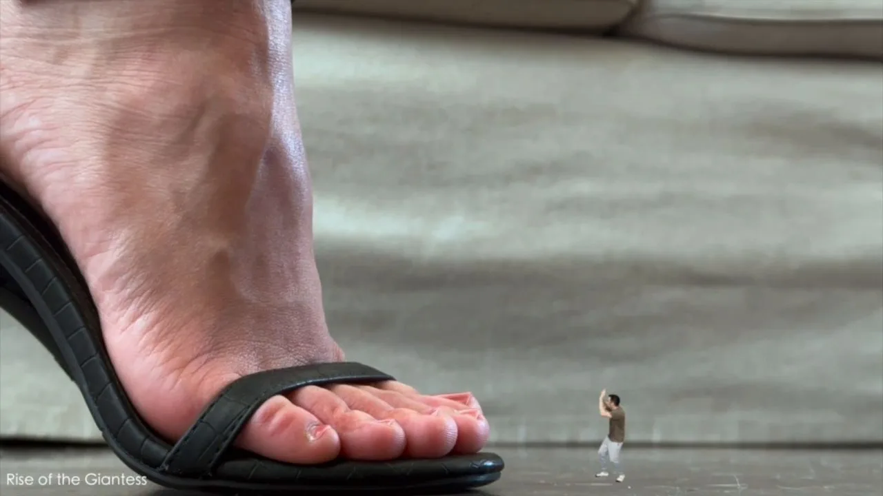 RISE OF THE GIANTESS – miriam trapped tiny man
