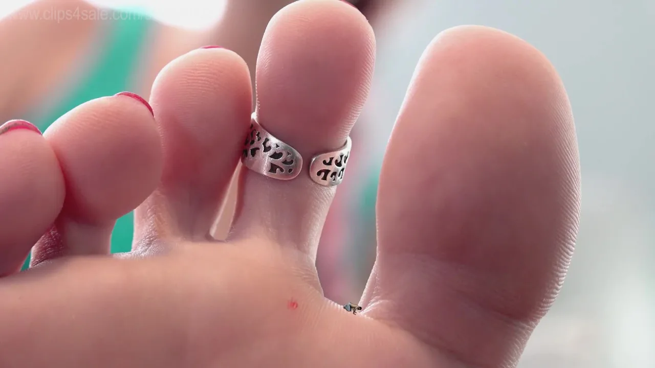 Vicky Vixxx – A meticulous Pedicure freak