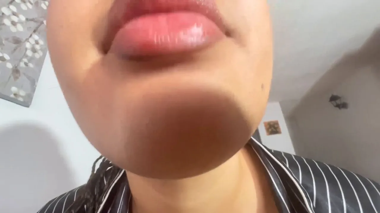 Colombianbigass – Giantess use tongue nd mouth 4 punish him after wrong gift
