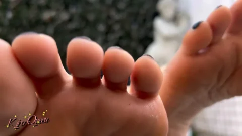Kiro Queen – Pov Giantess Feet Right In Your Face!