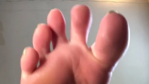 Footiesfeets – Unaware giantess attempt heh Too bad I thought you