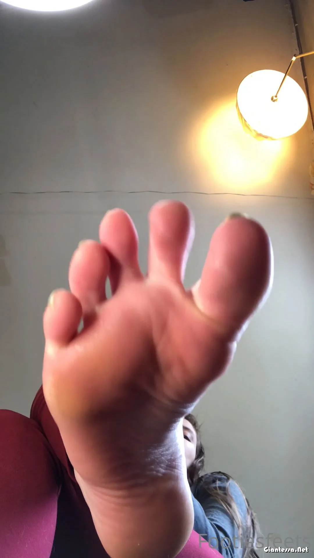 Footiesfeets – Unaware giantess attempt heh Too bad I thought you